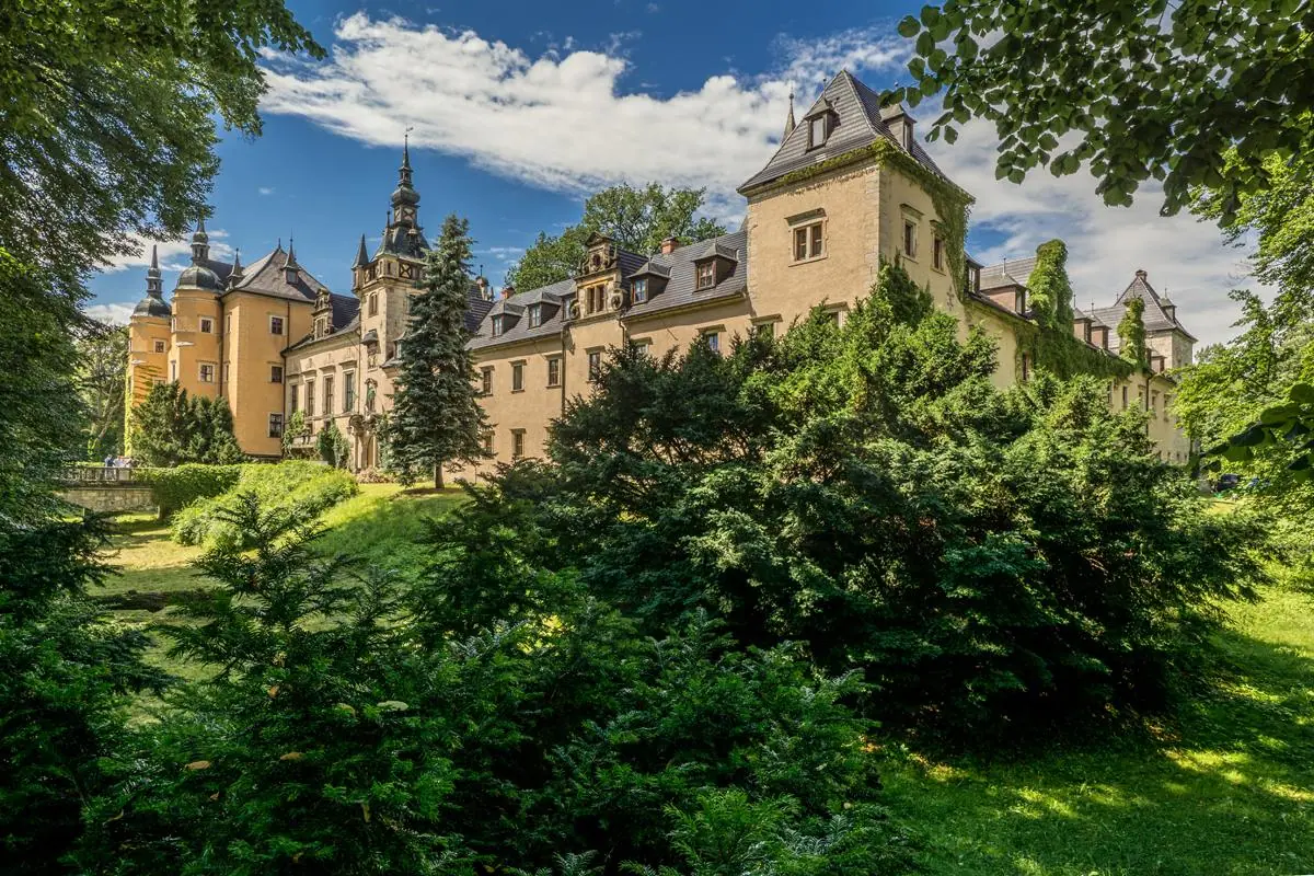 Kliczków Castle in summer