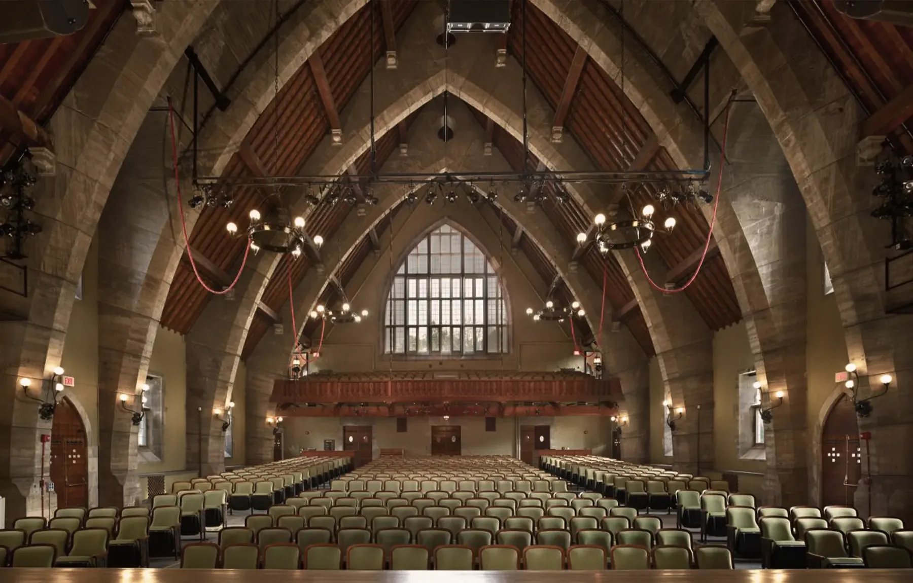 Vaulted great hall with timber arches